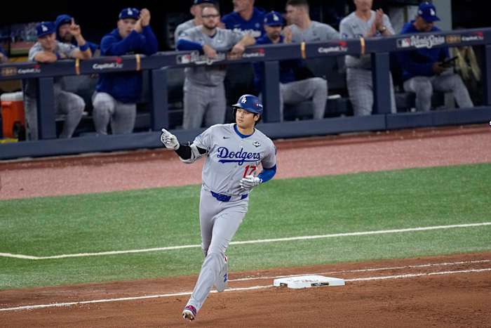 Dodgers-manager Dave Roberts denkt niet dat slugger Shohei Ohtani de beschimpingen van Toronto-fans heeft gehoord