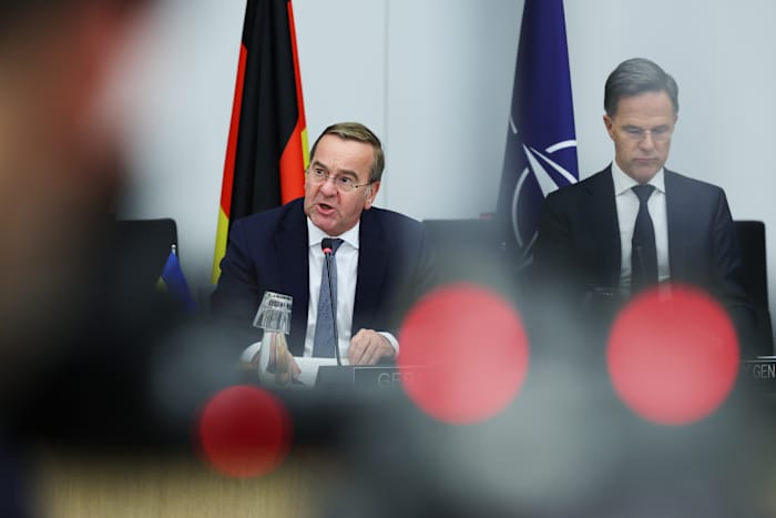 Duitsland belooft een groot militair hulppakket aan Oekraïne, terwijl Kiev de defensiebehoeften voor 2026 op 120 miljard dollar schat