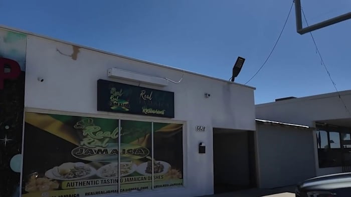 Een Jamaicaans restaurant uit San Antonio leidt de hulpverlening na de orkaan Melissa