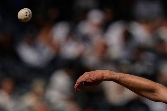 Flamethrowers regeren heuvel als rechtshandige gemiddelde 4-seam fastball bereikt 95 mph