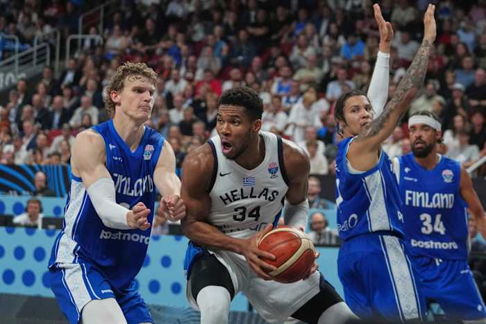 Giannis Antetokounmpo keert terug naar Milwaukee Bucks Practice na Covid-19 Recovery