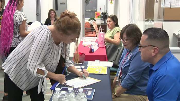 Het Bexar County Reentry Center ondersteunt voormalige gevangenen met cv's en het opbouwen van vaardigheden