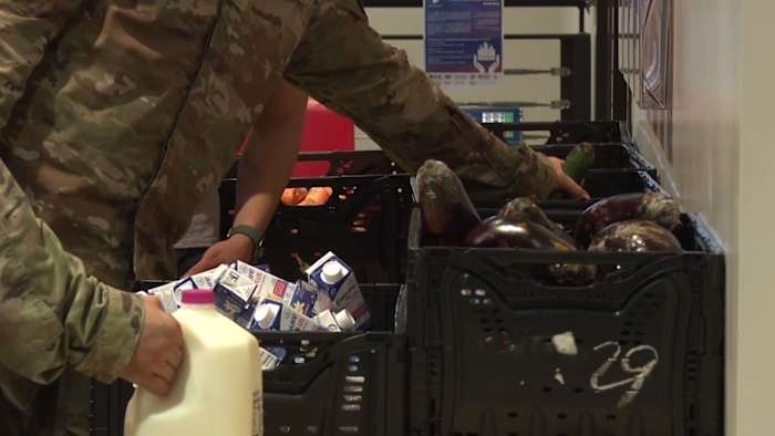 Het Bexar County-programma biedt militaire leden financiële steun terwijl de sluiting van de overheid voortduurt