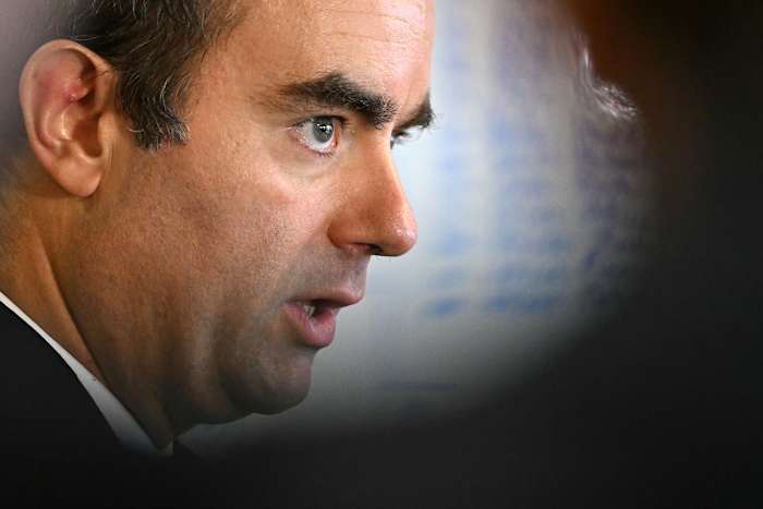 Het Frankrijk van Macron heeft nu een nieuw kabinet. Het zal een zware strijd tegemoet gaan om een ​​einde te maken aan de politieke crisis