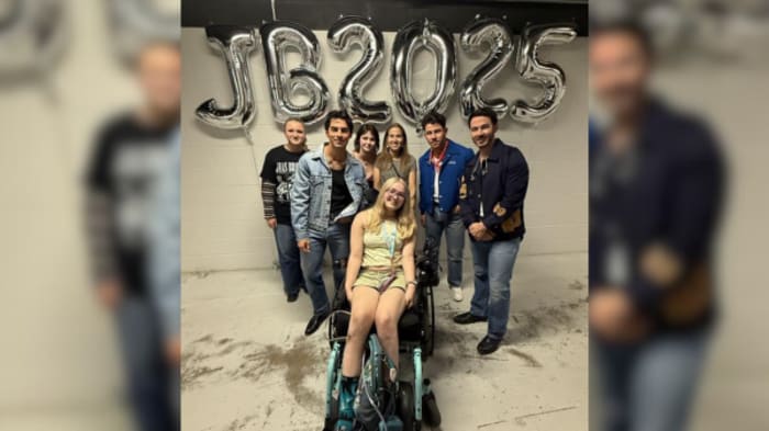 'Ik zal het nooit vergeten': CHRISTUS Children's patiënt ontmoet Jonas Brothers tijdens het concert in San Antonio