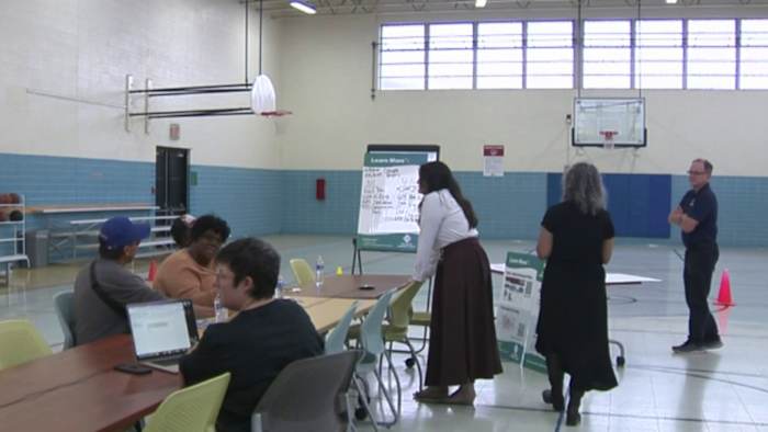 Inwoners van Denver Heights bespreken zorgen over de openbare veiligheid met stadsfunctionarissen