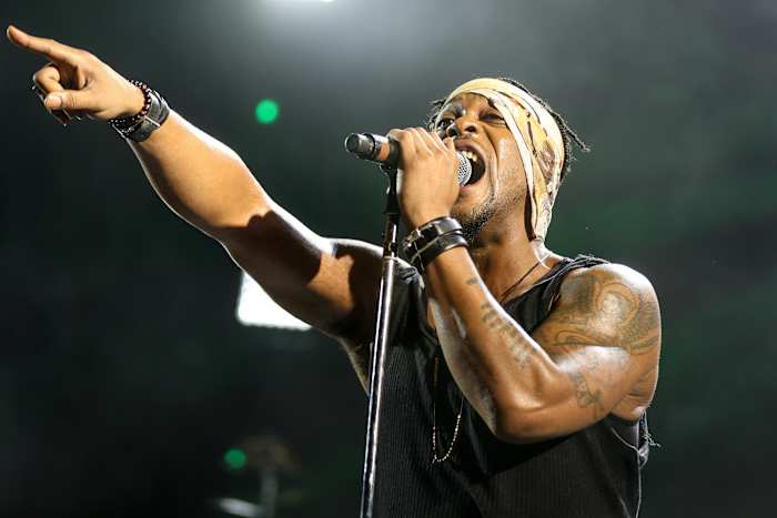 Jamie Foxx, Maxwell, Jill Scott, Flea, Doja Cat en meer reageren op de dood van D'Angelo