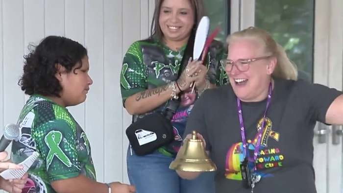 'Je kunt het altijd in het leven doen': de 9-jarige viert het einde van de reis van kanker