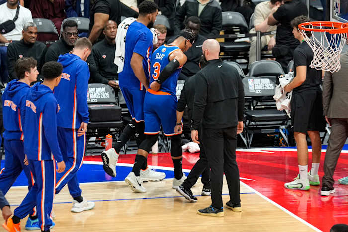 Josh Hart heeft uitgeworpen uit het voorseizoenwedstrijd van Knicks nadat hij naar de rechtbank was uitgegleden en de bal gooide