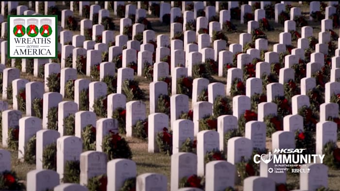 Kerstkransen ter ere van de graven van 182.000 veteranen in Fort Sam Houston