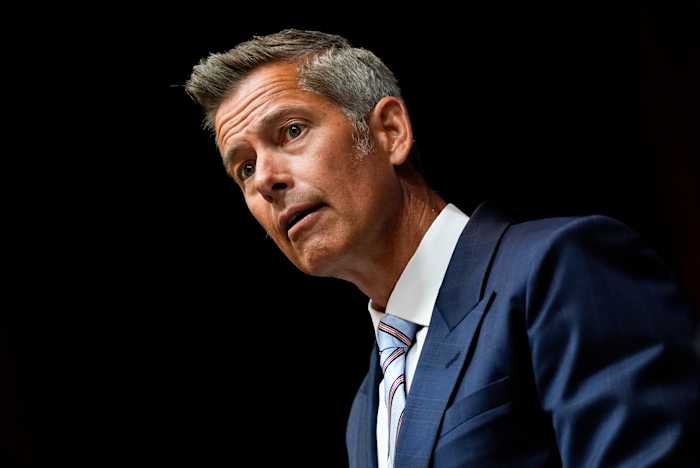 Luchtverkeersleiders die zich tijdens de sluiting van de overheid aan onbetaald werk onttrekken, kunnen worden ontslagen, waarschuwt Duffy