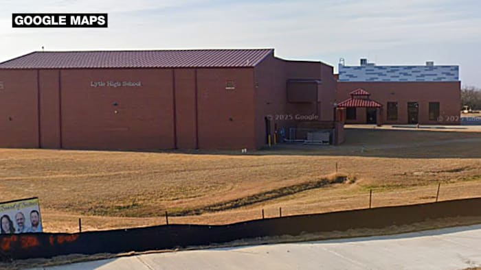 Lytle HS-voetballer gewond tijdens 'ruzie-incident' met 18 andere spelers, zegt de coach