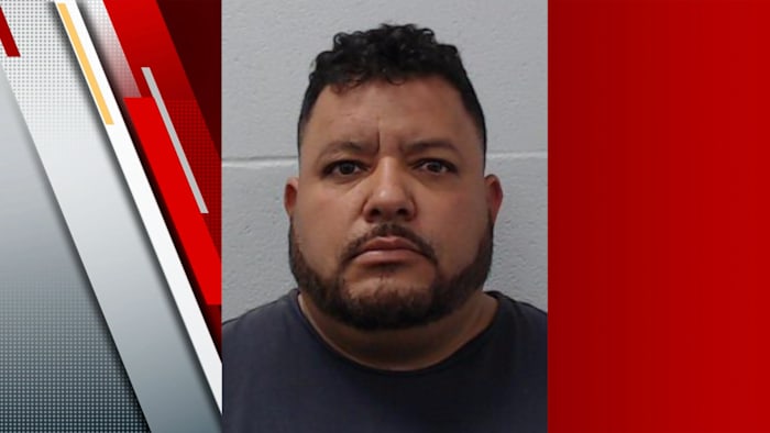 Man gezocht wegens 30 aanrandingsbevelen die zijn uitgeleverd aan Texas nadat hij jarenlang in Canada heeft gewoond, zeggen de autoriteiten