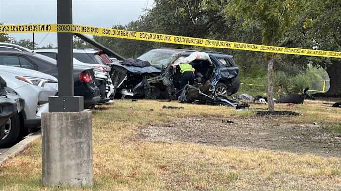 Man neergeschoten tijdens gevecht bij motel West Side crasht voertuig langs State Highway 151, zegt SAPD