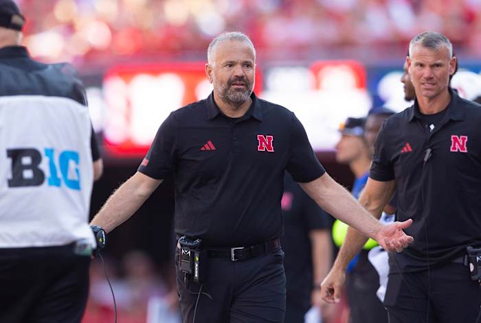 Matt Rhule zegt dat hij van zijn baan bij Nebraska houdt, maar hij stopt de geruchten over de opening van Penn State niet