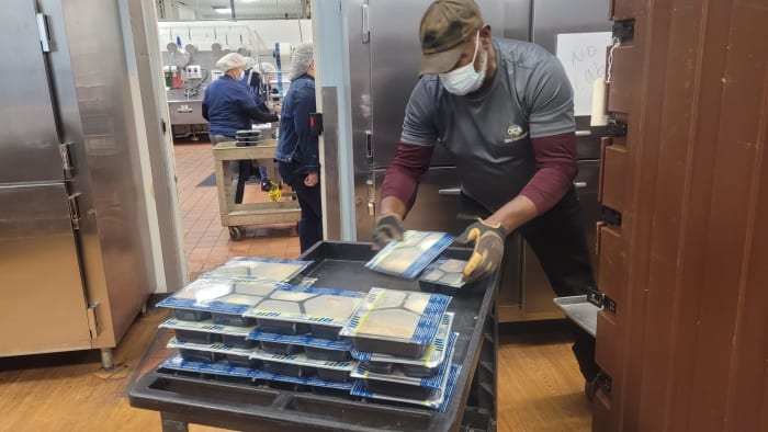 Meals on Wheels San Antonio schort de maaltijdbezorgdiensten voor honderden mensen op vanwege bezuinigingen