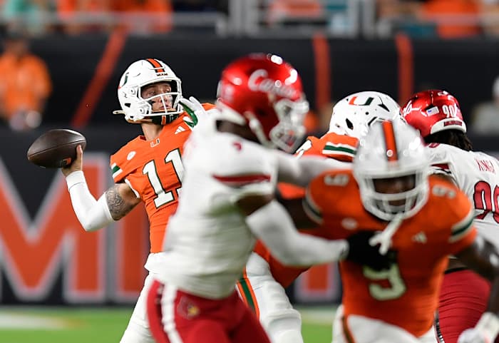 Miami's hoop op een perfect seizoen wordt de bodem ingeslagen als Beck vier onderscheppingen gooit in verlies tegen Louisville