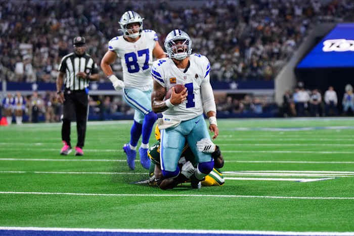 Micah Parsons krijgt een zak, maar niemand wint het bezoek van Packers aan Dallas een maand na de handel