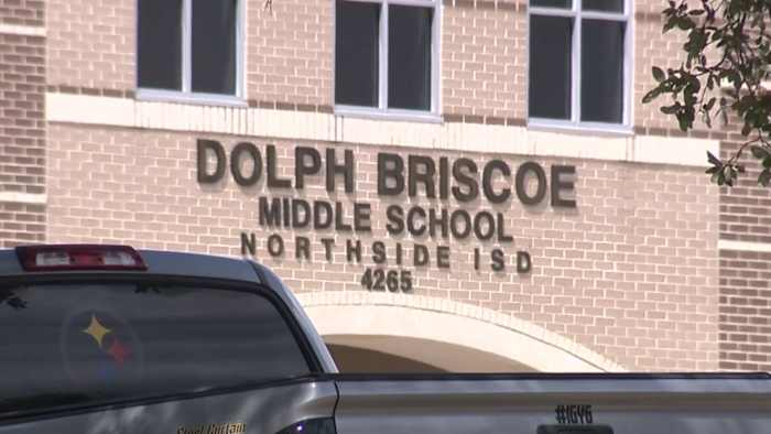 NISD-ouder zoekt naar antwoorden nadat zoon naar verluidt is aangevallen in de kleedkamer van de middelbare school