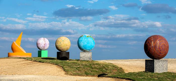 Nieuwe op het zonnestelsel geïnspireerde kunstinstallatie debuteert in Pearsall Park