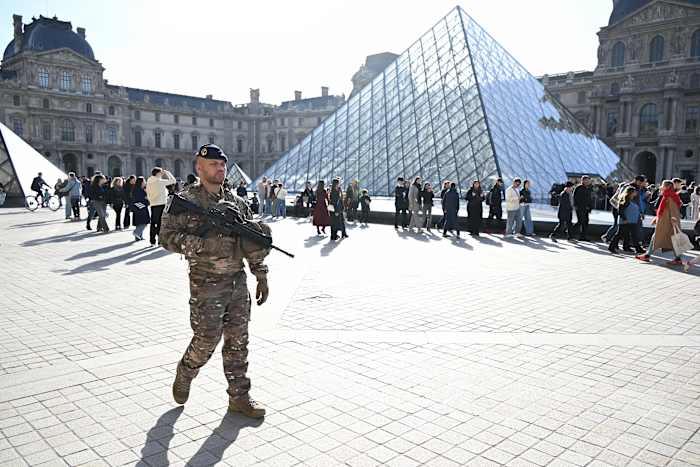 Nog vijf arrestaties nu het onderzoek naar de juwelenoverval in het Louvre zich verdiept en belangrijke details aan het licht komen