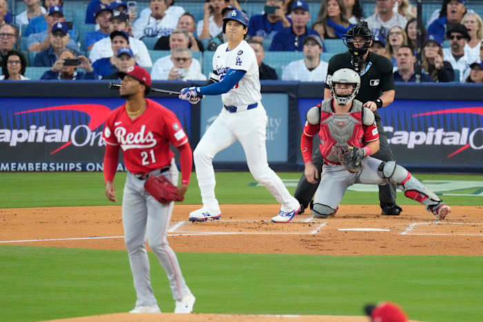 Ohtani en Hernández power dodgers voorbij Reds 10-5 met 2 homers elk in de wildcard-serie opener