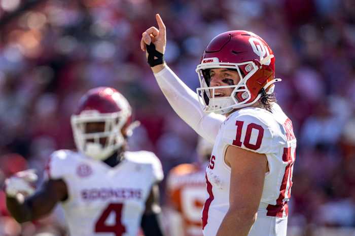 Oklahoma QB John Mateer gooit 3 onderscheppingen vs. Texas in ruil 3 weken na handblessure