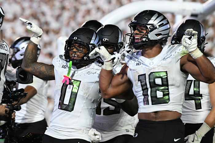 Oregon gaat naar nr. 2 achter Buckeyes in AP Poll; Rebellen, Sooners sluiten zich aan bij Top 5; Alabama terug in de top 10