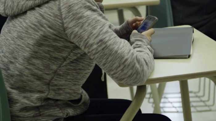 Ouders reageren als staatsdruk Noordoost -ISD om het beleid van het mobiele telefoonverbod aan te scherpen