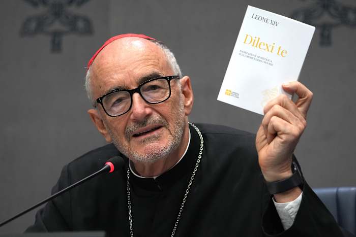 Paus Leo veroordeelt economieën die de armen marginaliseren, terwijl de rijken in een zeepbel van luxe leven