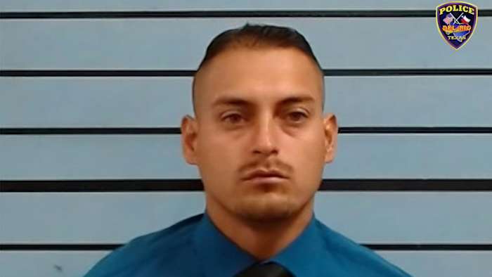 Rechercheur Del Rio gearresteerd nadat onderzoekers expliciete afbeeldingen van meisje op mobiele telefoon hadden gevonden, zegt de politie