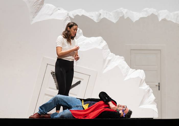 Rolando Villazón regisseert opera in de beste huizen ter wereld terwijl hij nog steeds zingt