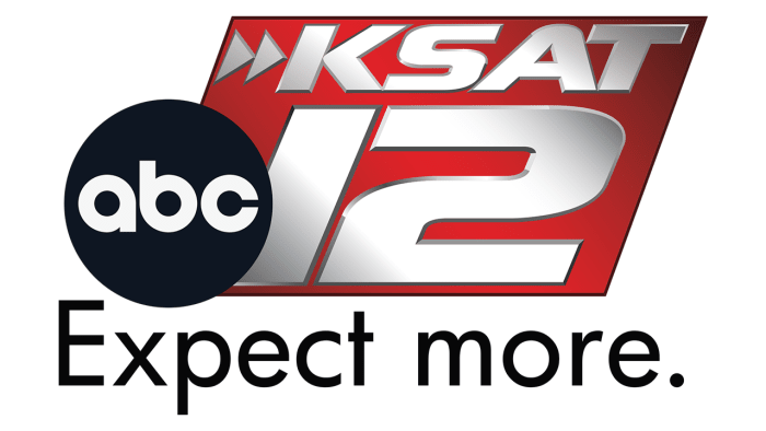 SAPD-agenten die beschuldigd zijn van het neerschieten van de dood van een vrouw verschijnen voor het eerst in de rechtbank