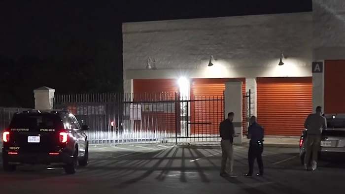 SAPD identificeert een officier die geweervuur ​​uitwisselde met een man in de opslagfaciliteit aan de Northwest Side