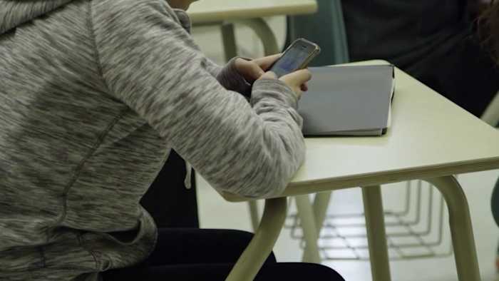 San Antonio Area School Districts rapporteren weinig problemen met het nieuwe beleid van het nieuwe mobiele telefoonverbod