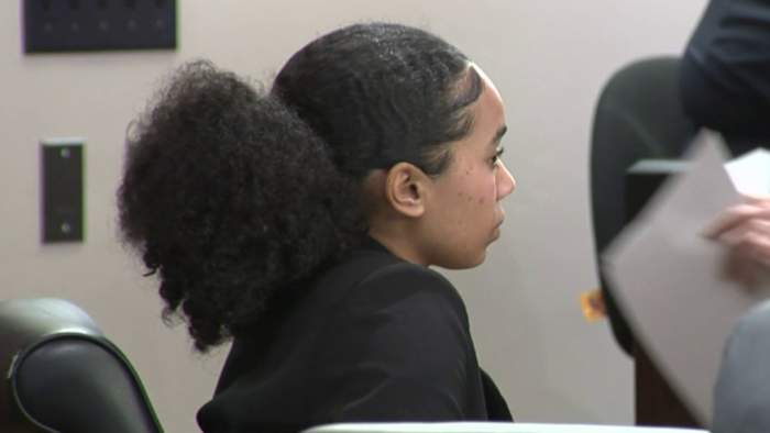 San Antonio vrouw beschuldigd van het opvallen van puppy meerdere keren op video accepteert pleidooi