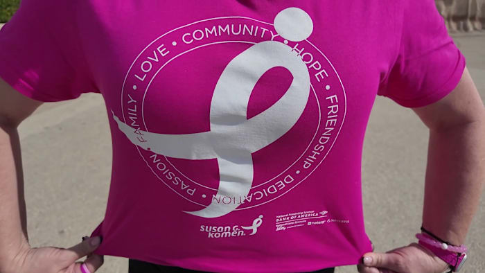 SeaWorld San Antonio kleurt roze tijdens de jaarlijkse borstkankerbewustzijnswandeling