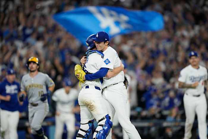 Shohei Ohtani slaat drie homeruns en heeft tien strikeouts in Dodgers' 5-1 NLCS-overwinning op Brewers