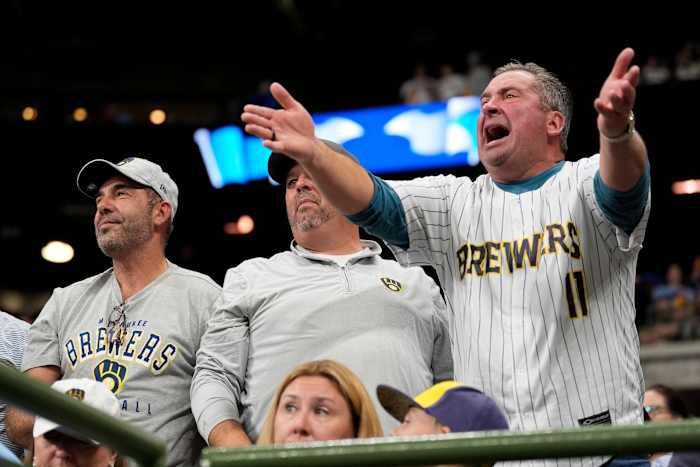 Slumping Brewers moeten hun aanpak ter plaatse verbeteren om enige hoop te hebben terug te komen in NLCS