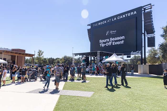 Spurs vieren de start van het NBA-seizoen en kondigen nieuwe voordelen aan voor Frost Bank-klanten