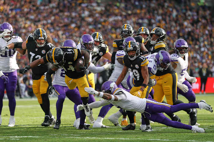 Steelers volhouden voor 24-21 overwinning op Vikings in NFL's eerste reguliere seizoenswedstrijd in Ierland