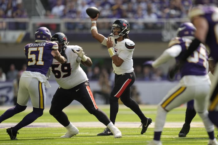 Stroud gooit voor 4 touchdowns terwijl de Texanen de gehavende Ravens 44-10 uitblazen