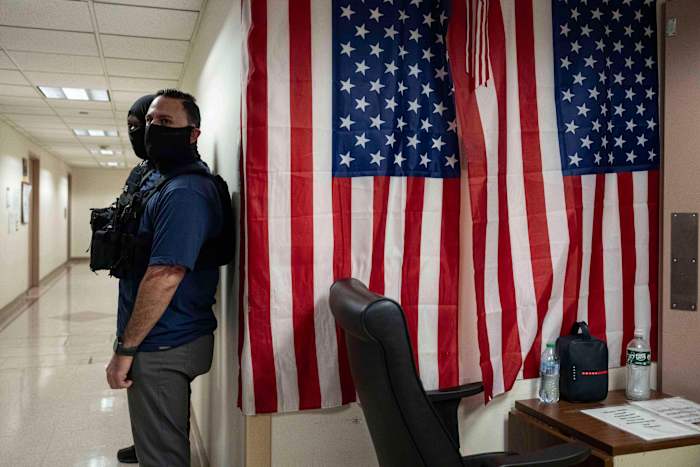 Trump -administratie tikt de legerreserve en de nationale garde voor tijdelijke immigratierechten