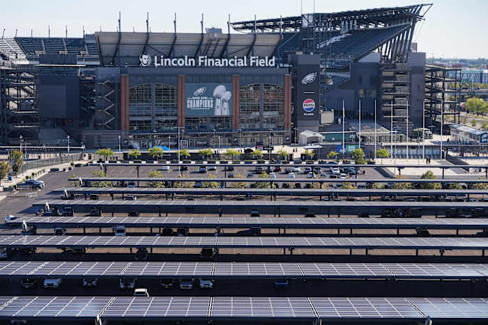 Van compostering tot zonnepanelen, NFL -stadions werken om duurzamer te zijn
