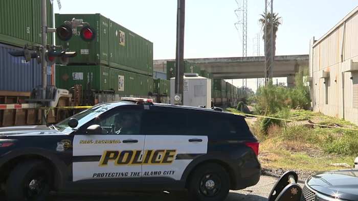 Vrouw dodelijk getroffen door trein ten noorden van het centrum, zegt de politie van San Antonio