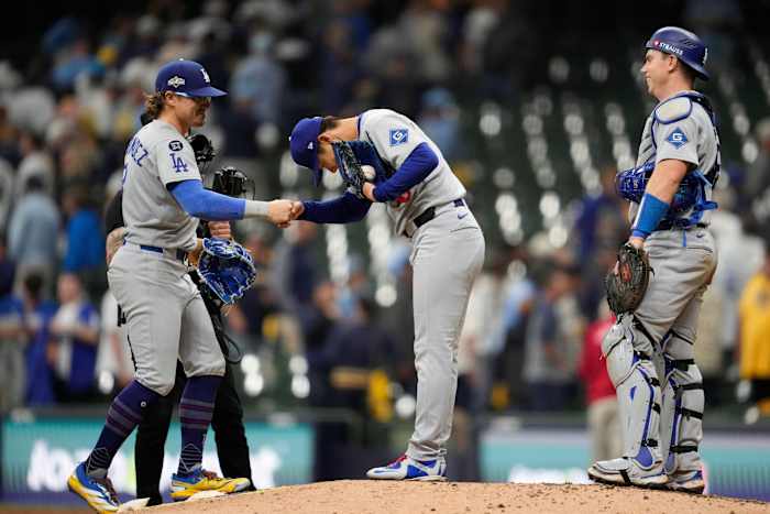 Yamamoto gooit 3-hitter terwijl Dodgers Brewers met 5-1 verslaan voor 2-0 voorsprong in NLCS