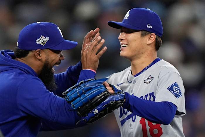 Yamamoto gooit eerste complete World Series-game sinds 2015 toen Dodgers Blue Jays met 5-1 versloegen in Game 2