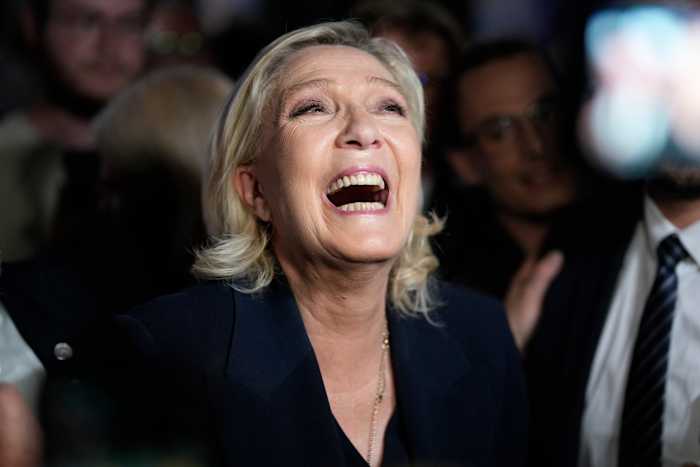 AP-kaarten laten zien dat de armste regio's van Frankrijk de partij van Le Pen steunen terwijl de steun voor Macron afneemt