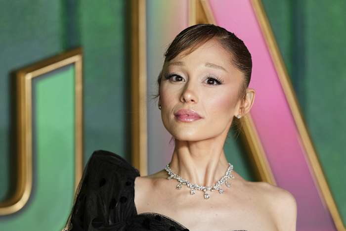 Ariana Grande en Cher werken in december samen voor 'SNL'. Josh O'Connor krijgt ook een gastbeurt