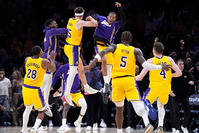 Austin Reaves geeft Lakers met weinig handen nog een reden om op hem te vertrouwen met buzzer-beater vs. Wolves